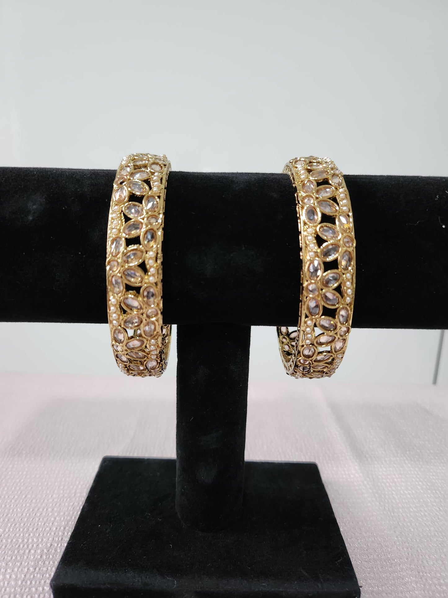 Kundan Bangles in Gold-Tone for Women - Luxurious and Stylish