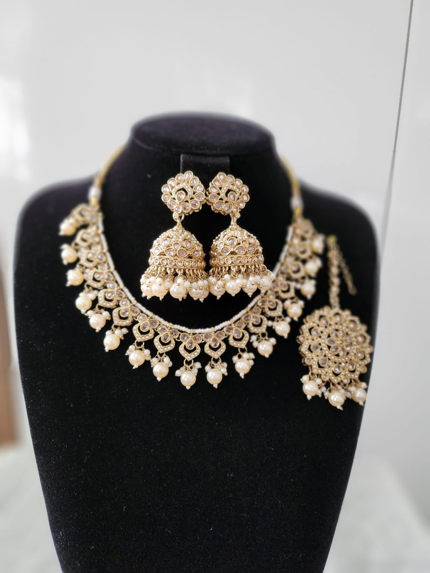 Classic Gold and Pearl Bridal Jewellery Set for Women