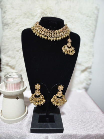 Luxurious Kundan Jewellery Set in Various Colours - Perfect for Any Occasion