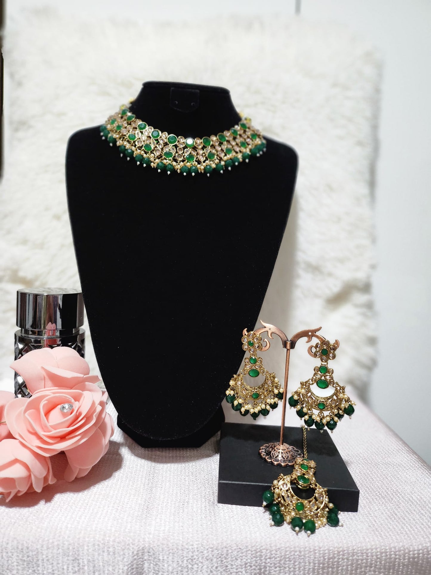 Luxurious Kundan Jewellery Set in Various Colours - Perfect for Any Occasion