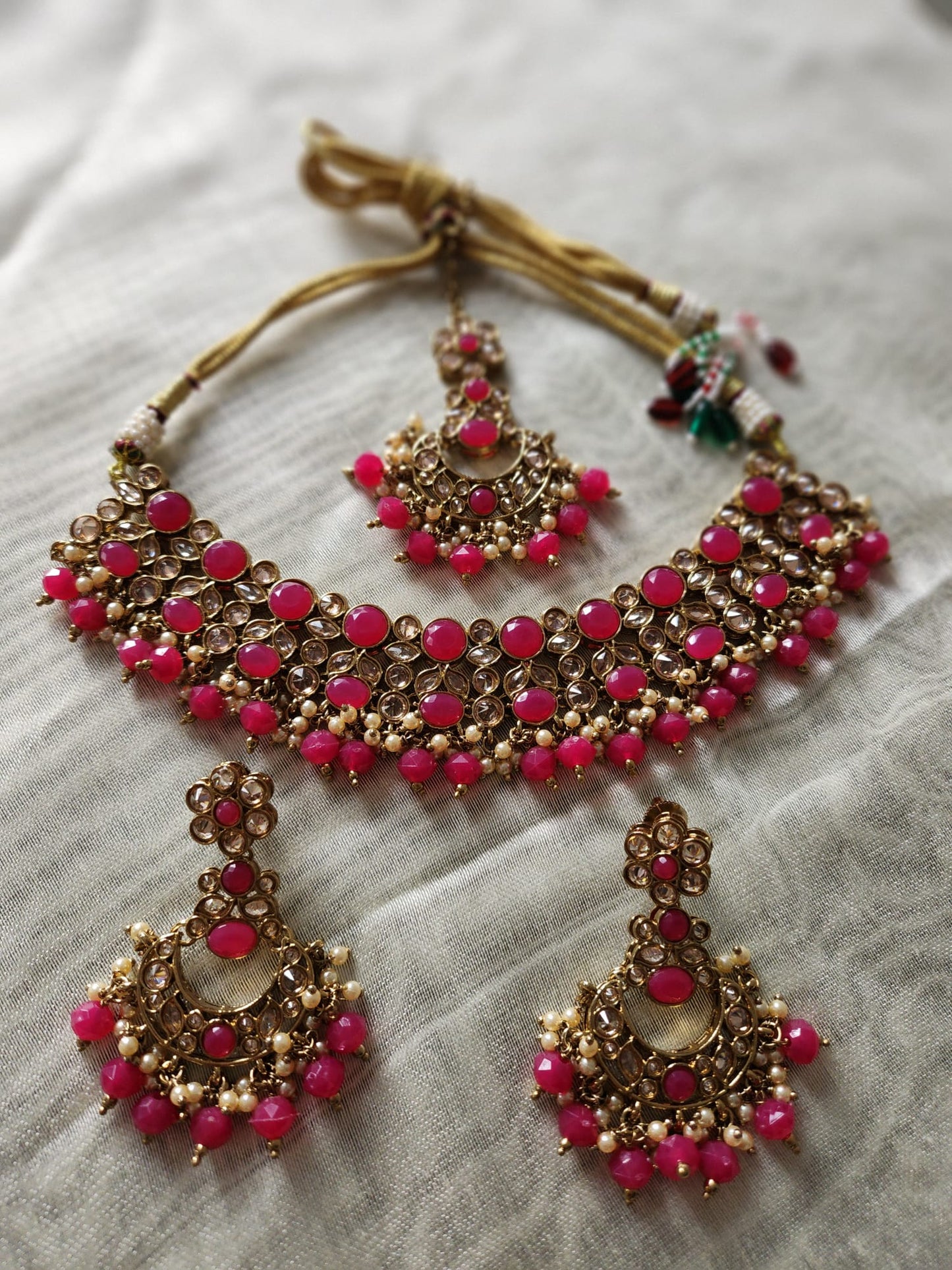 Luxurious Kundan Jewellery Set in Various Colours - Perfect for Any Occasion