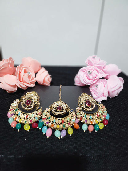 Exquisite Kundan Earrings and Tikka Set with Pearl Detailing