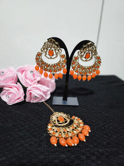 Exquisite Kundan Earrings and Tikka Set with Pearl Detailing