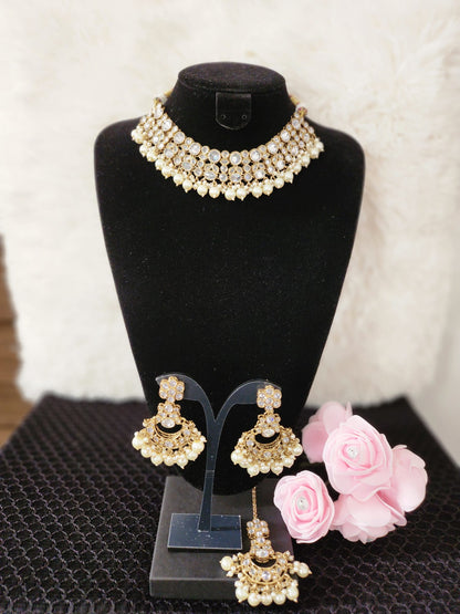 Luxurious Kundan Jewellery Set in Various Colours - Perfect for Any Occasion